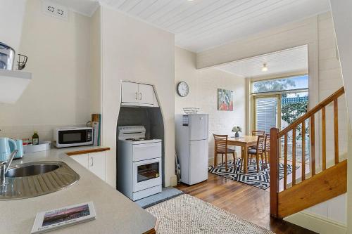 Cosy Glebe cottage - walk to central Hobart