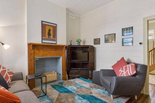 Cosy Glebe cottage - walk to central Hobart