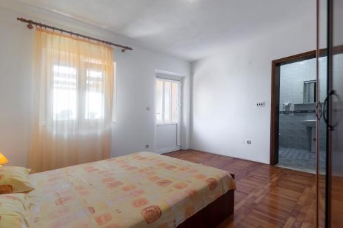 Two-Bedroom Apartment with Terrace and Sea View image 10