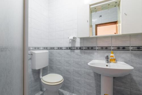 Two-Bedroom Apartment with Terrace and Sea View image 7