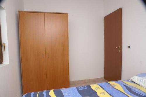 Apartments by the sea Stara Novalja Pag - 4063 - image 3