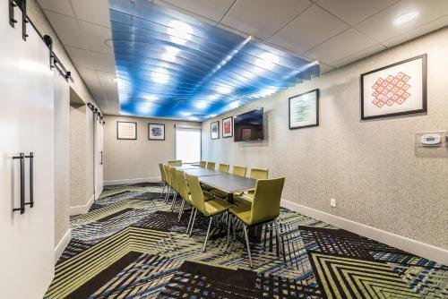Holiday Inn Express Flint-Campus Area an IHG Hotel - image 8