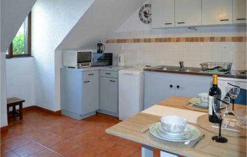 1 Bedroom Cozy Apartment In Vitrac