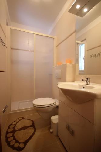 One-Bedroom Apartment with Terrace image 5