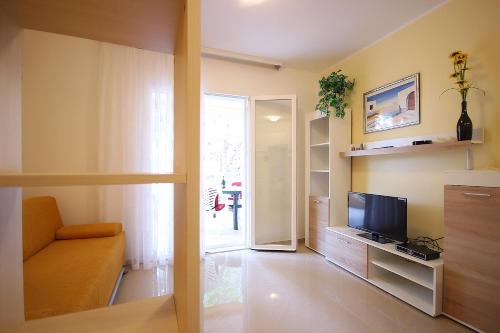 One-Bedroom Apartment with Terrace image 7