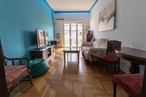  Fully Renovated 2 Bedroom Apt in Piraeus, Pension in Piräus