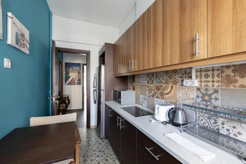  Fully Renovated 2 Bedroom Apt in Piraeus in Piräus