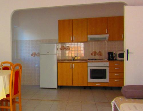 Apartments by the sea Kustici Pag - 4104 - image 2