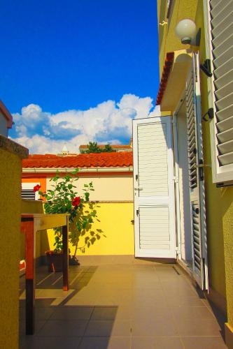 Apartments by the sea Kustici Pag - 4104 - image 8