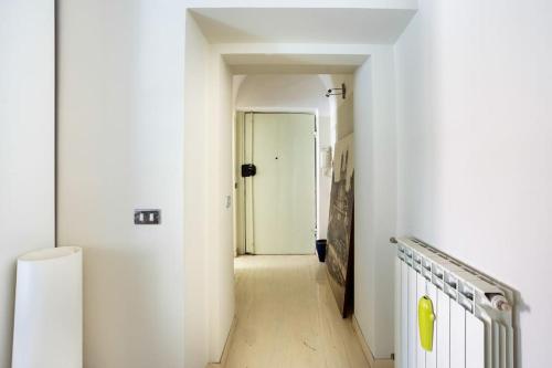Best Authentic Apartment Monti 5 mins from Colosseum, Roma (foto 10)