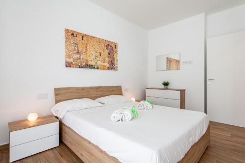GuestHost - Central Station Apt with parking, Бари (фото 8)