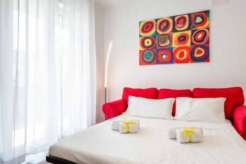 GuestHost - Central Station Apt with parking, Бари (фото 10)