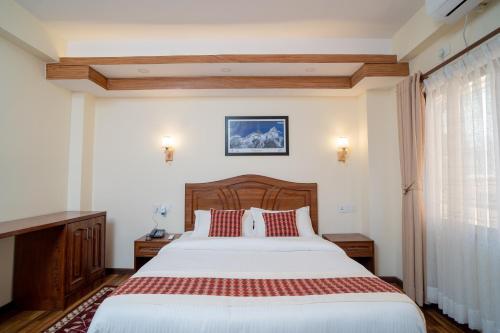 Deluxe Double Room with Bathtub with Complimentary Airport Pickup for International Arrival