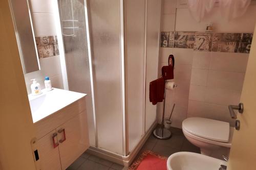 Duša, #10ilnumeroperfetto, independent entrance, private parking & garten in Morbio Inferiore