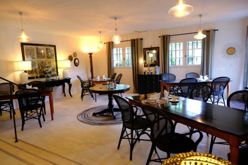 Restaurant, Domaine Le Bois Des Dames in Chantemerle-les-Grignan