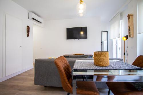 One-Bedroom Apartment image 4