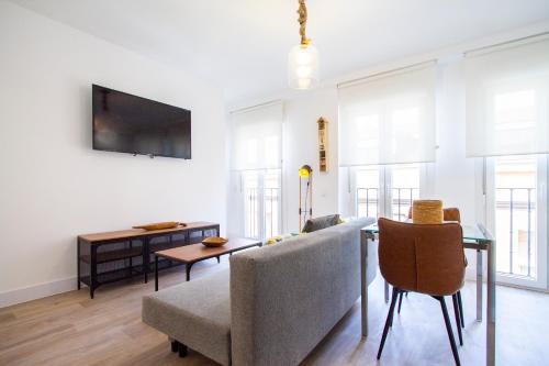 One-Bedroom Apartment image 3