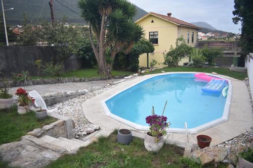 Casa con piscina al lado del mar en Viladesuso