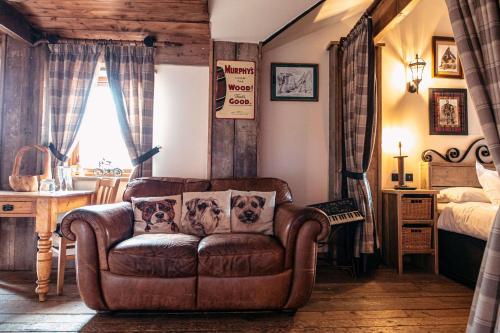 384026355 South Causey Inn