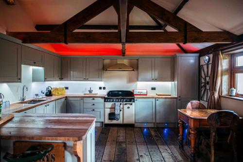 384026372 South Causey Inn