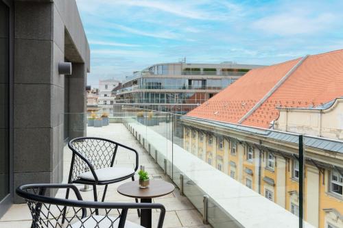 Balcony/terrace, Emerald Hotel near Vörösmarty Square