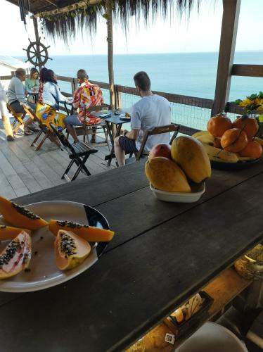 Ételek és italok, Pousada Marambaia Cafe - Praiana, economica, Com cafe da manha, piscina e hidromassagem ao ar livre  in Guaratiba