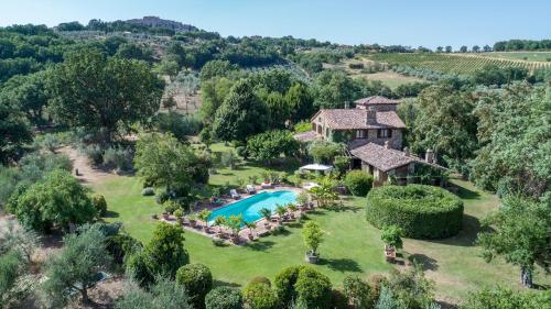  VILLA DUE VIGNE 8, Emma Villas, Unterkunft in Monte Castello di Vibio