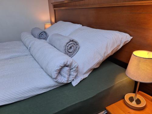 2 twin beds, 1 sofa bed