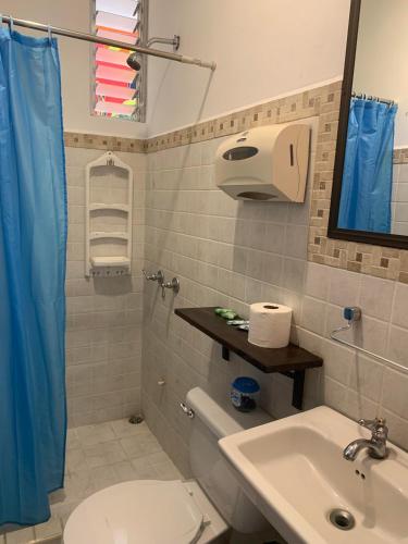 Bathroom, Casa de Lis Hotel & Tourist Info Centre in Turrialba
