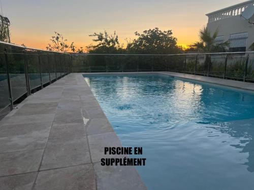 T2 Cosy Montpellier - Spa Privatif Jacuzzi Hammam Piscine Exterieure en Supplement near La Treille Grabelloise