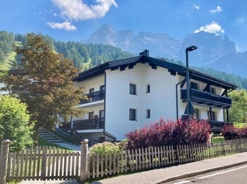  Appartamento a San Cassiano nel cuore dellAlta Val Badia in confortevole Residence a pochi passi dalla Bidonvia Sorega in 39030 St. Kassian