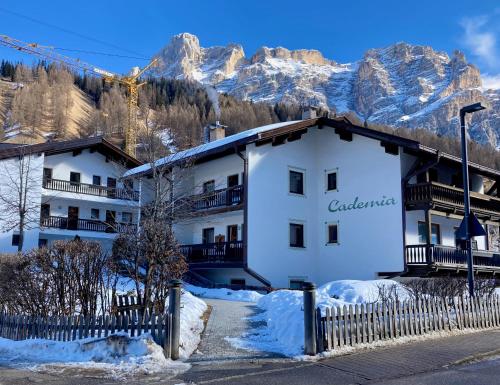  Appartamento a San Cassiano nel cuore dellAlta Val Badia in confortevole Residence a pochi passi dalla Bidonvia Sorega in St. Kassian