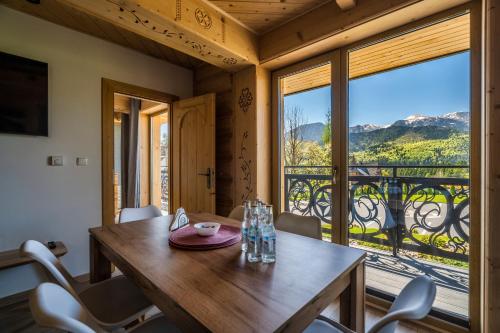 Apartment with Balcony, Fireplace and Mountain View image 7