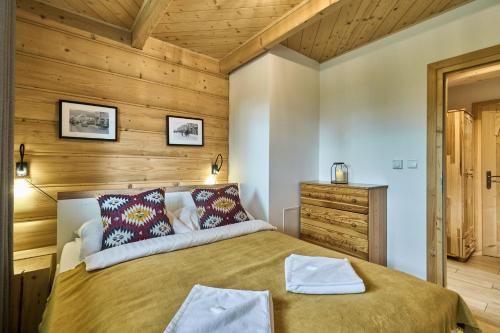 Apartment with Balcony, Fireplace and Mountain View image 5