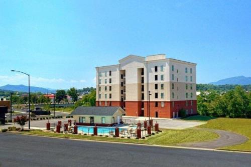 Fantastic Location! River and Mountain Views 2BR/2BA Sleeps 6 thumb 2