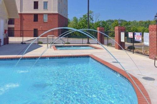 Fantastic Location! River and Mountain Views 2BR/2BA Sleeps 6 in Pigeon Forge, USA