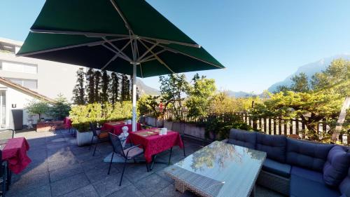 陽台/露台, 豪斯威貝爾住宿加早餐旅館 (BnB Haus Weibel) in 蘭德誇特