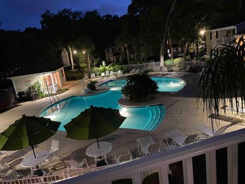 C2 Ocean Walk, Pool view, village area, cozy!