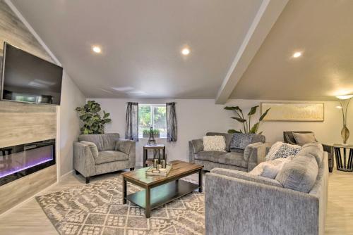 . Oregon City Abode about 23 Mi to Dtwn Portland!