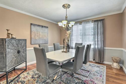 Decatur Home with Yard about 9 Mi to Downtown Atlanta! in Decatur, USA