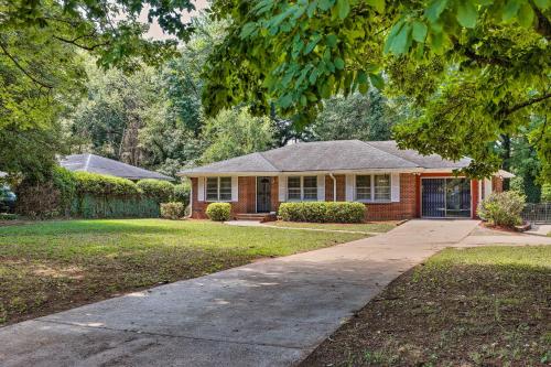 Decatur Home with Yard about 9 Mi to Downtown Atlanta! in Decatur, USA