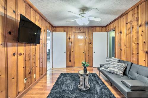 Decatur Home with Yard about 9 Mi to Downtown Atlanta! in Decatur, USA