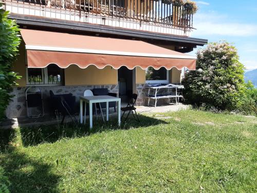  Civico 25, Carcioni - Belgirate, Ferienwohnung in Belgirate