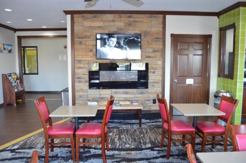 Quality Inn - Coralville - image 11