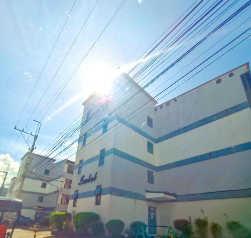 Mamby Gray's Place Balcony, Karaoke ,Wifi,Netflix &Kitchen in Imus