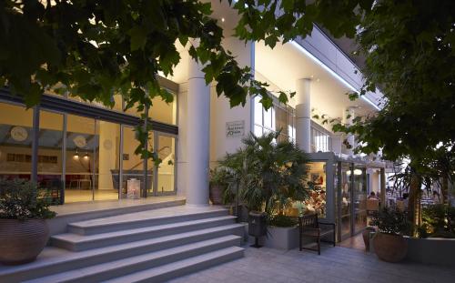 Kriti Beach Hotel - image 7