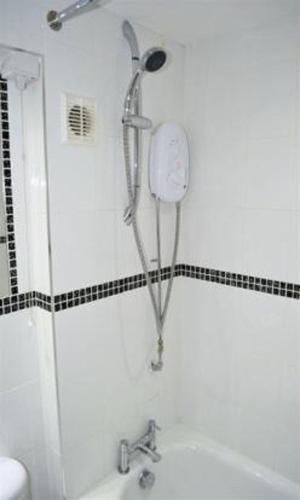 City Centre Apartment - Your own 7 Bedrooms Apartment at THE FORESTERS INN - Huntingdon Street - opposite Victoria Centre Shopping Centre - Full Kitchen - Pub is Not Open - Parking Cars and High Top Vans at five pounds a Day - Sunday 1pm Check-Out - image 5