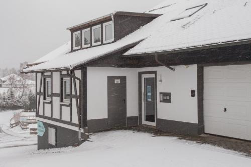 Exterior view, NaturTraum-Aktivurlaub mit Hund direkt an Wanderwegen und im Grunen in Neuastenberg