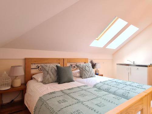 1 double bed, 2 twin beds