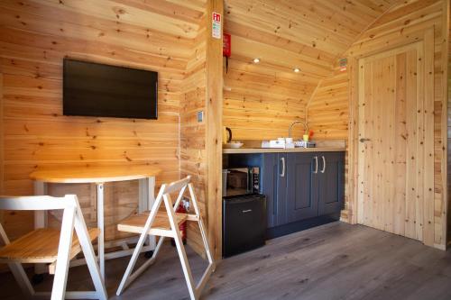 virtuve, Kings Caves Glamping in Blackwaterfoot